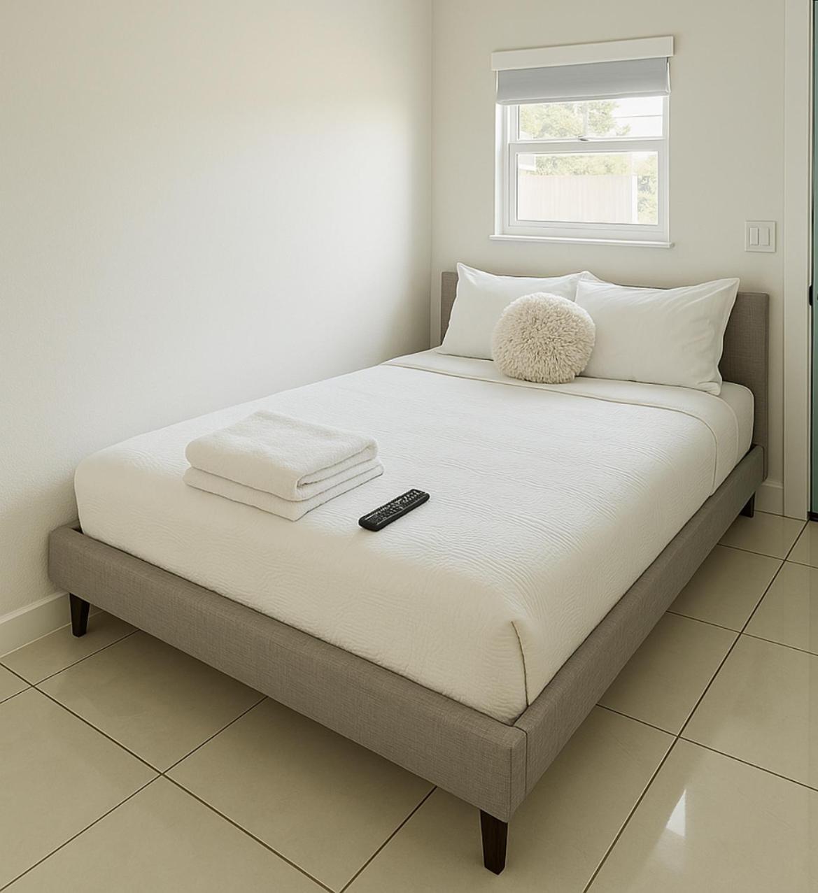 Modern Home - Termpurpedic Queen Bed, Laundry, Free Parkging, Ev Tesla Голливуд Экстерьер фото